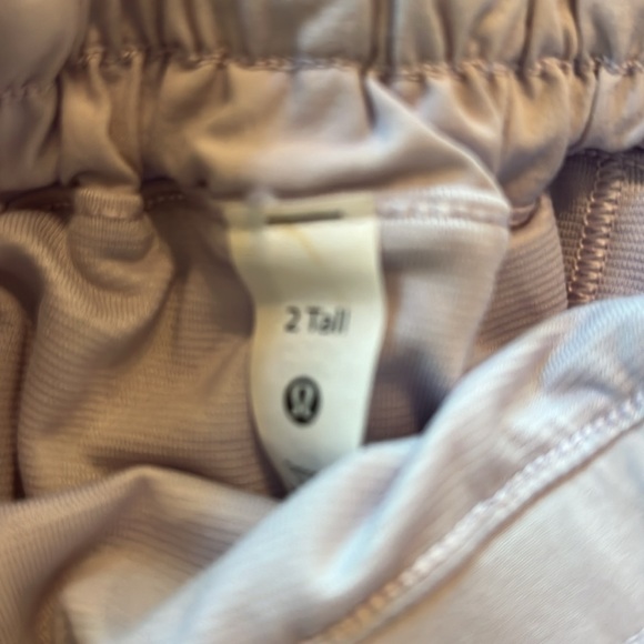 Lululemon short 2 tall - Picture 2 of 3